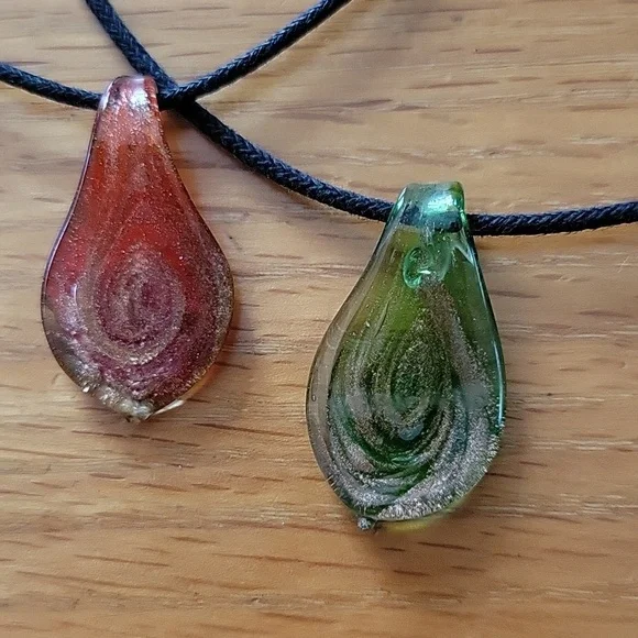 2 sparkle glass necklaces green/ orange. 1 black/silver bracelet. - Picture 4 of 4